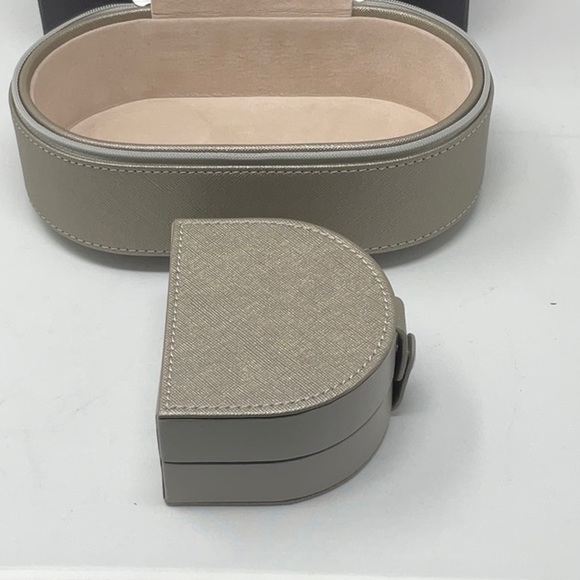 NIB Wolf Heritage zippered jewelry box/travel case - Picture 4 of 10